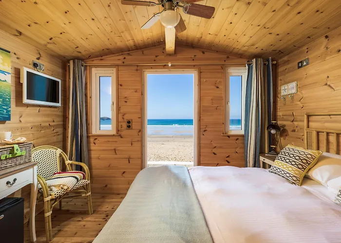 Tolcarne Beach Cabins Newquay 